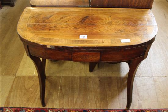 Inlaid walnut card table(-)